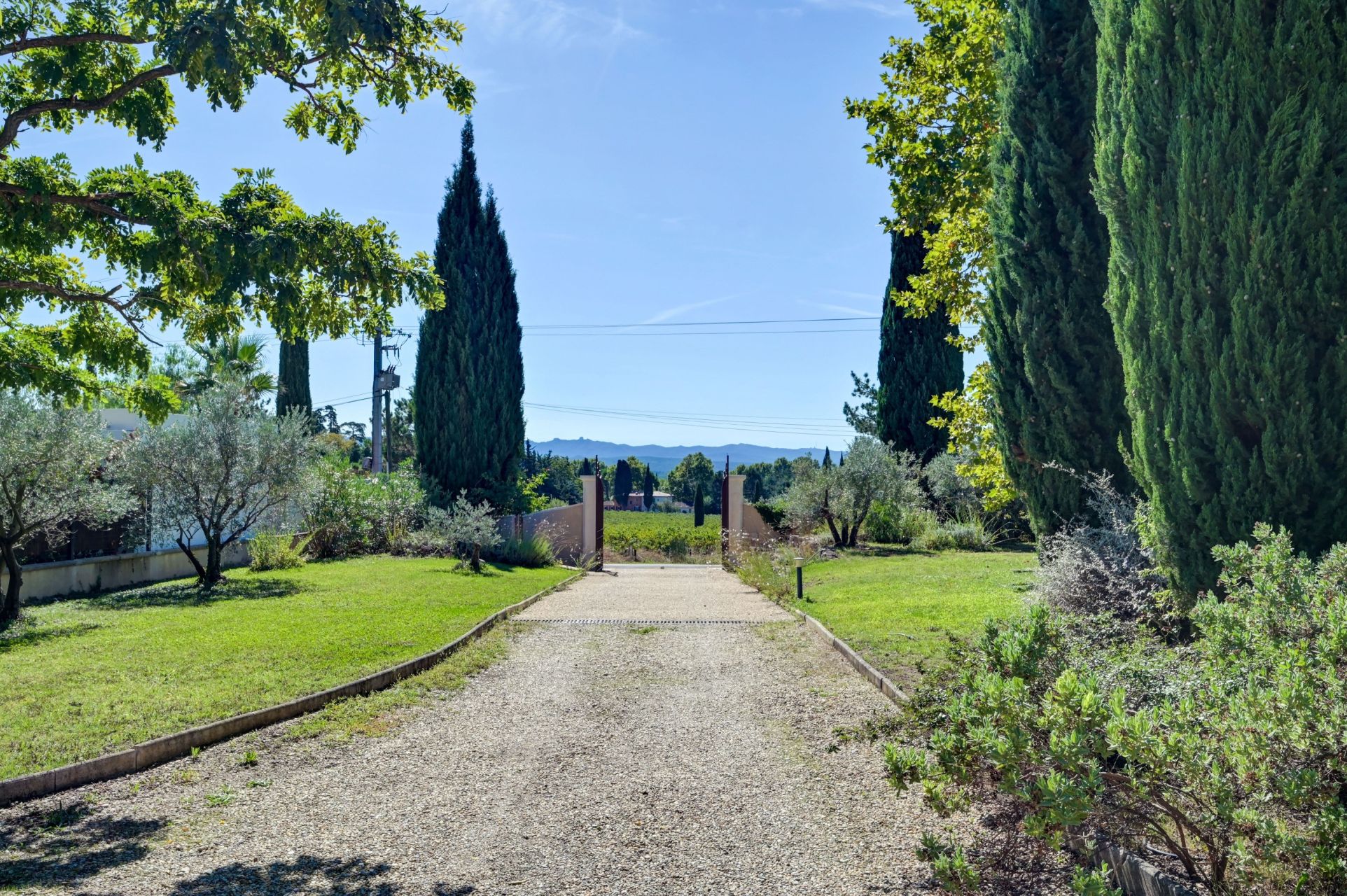 house 8 Rooms for sale on AIX EN PROVENCE (13090)