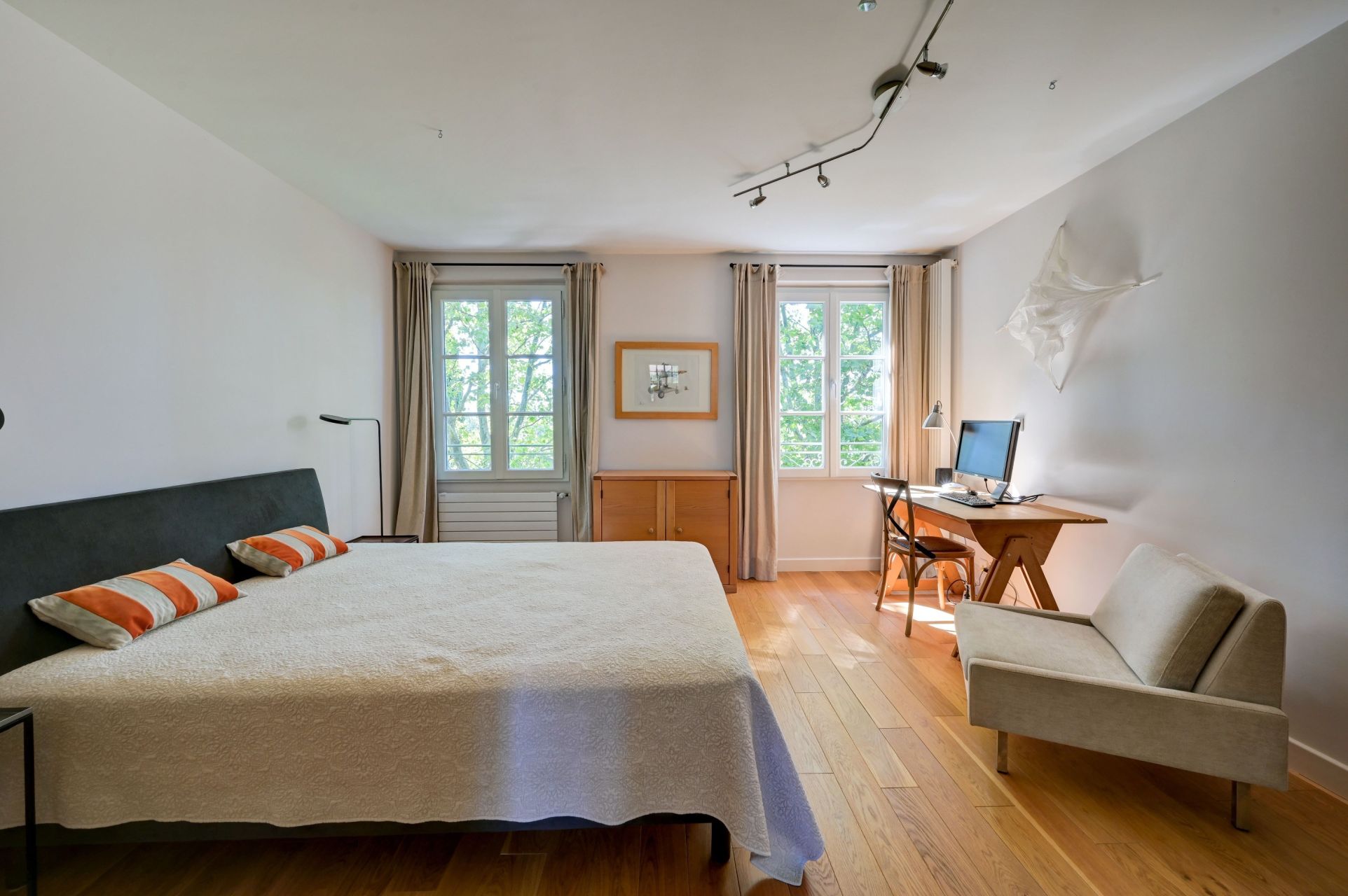 house 8 Rooms for sale on AIX EN PROVENCE (13090)