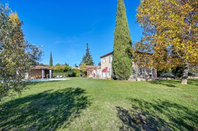 Sale House Aix-en-Provence 8 Rooms 225 m²