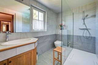 house 8 Rooms for sale on AIX EN PROVENCE (13090)