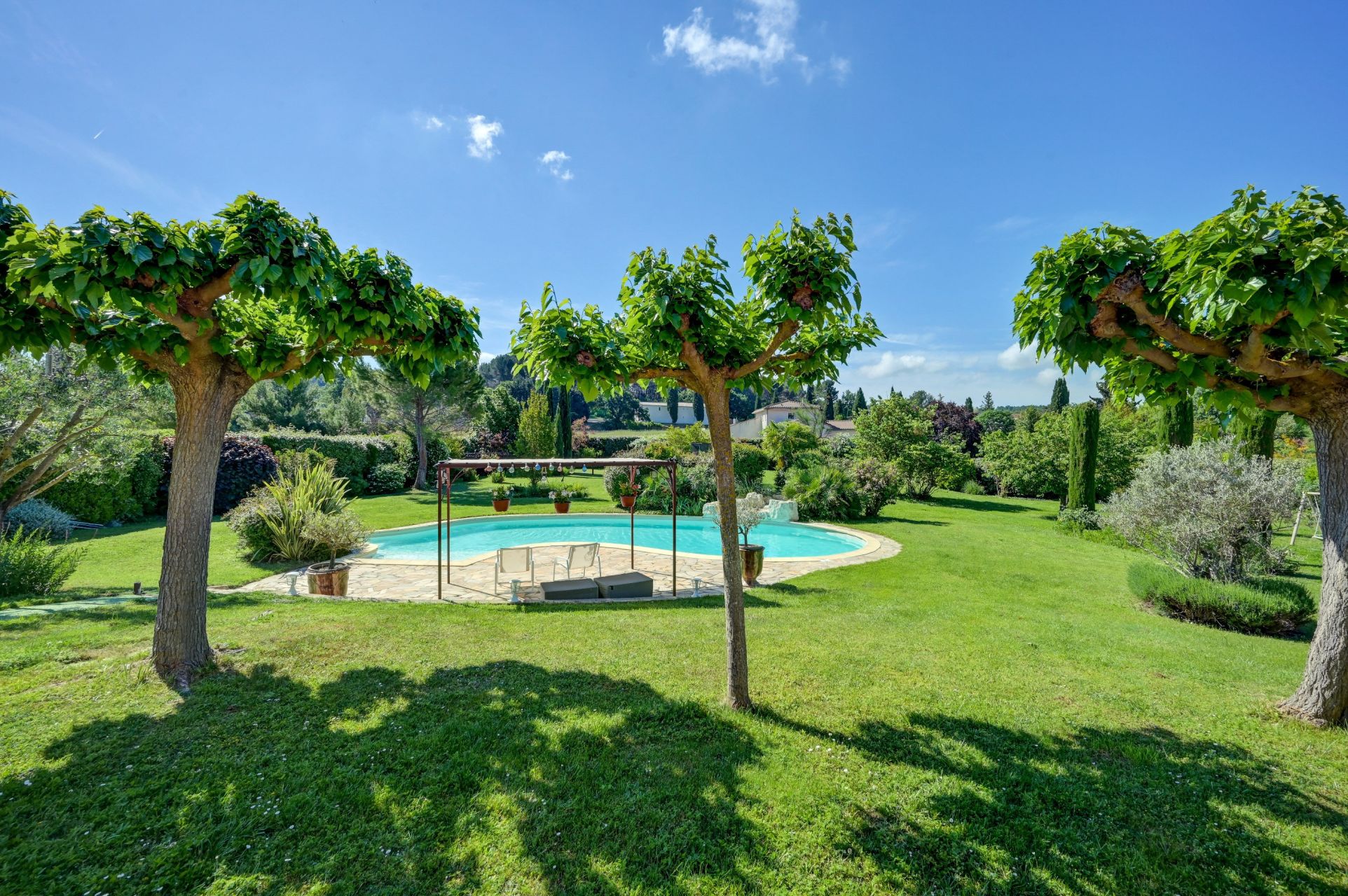 house 10 Rooms for sale on BOUC BEL AIR (13320)