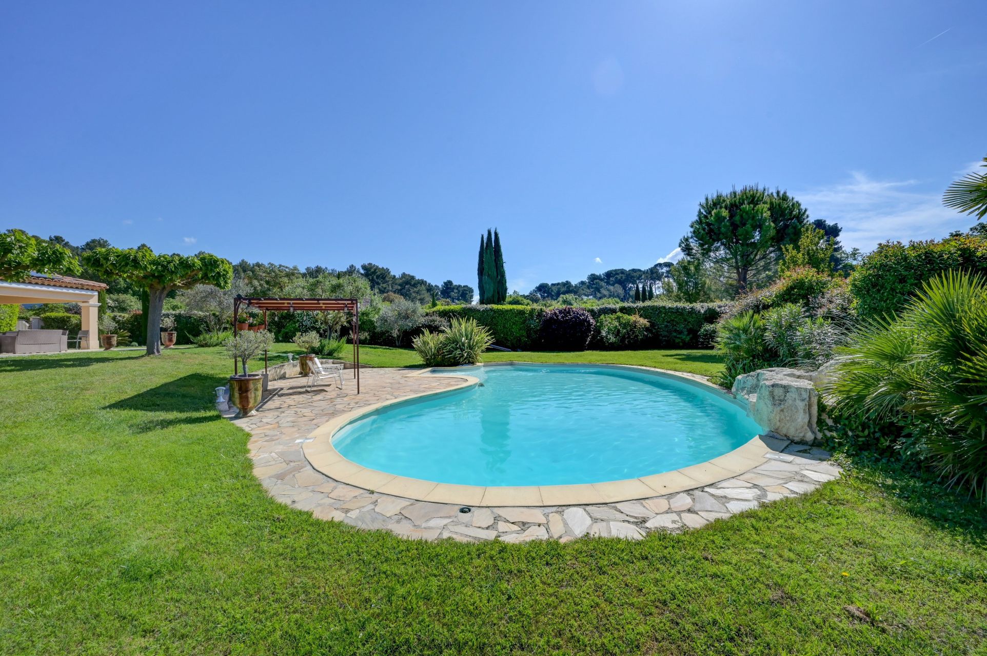 house 10 Rooms for sale on BOUC BEL AIR (13320)