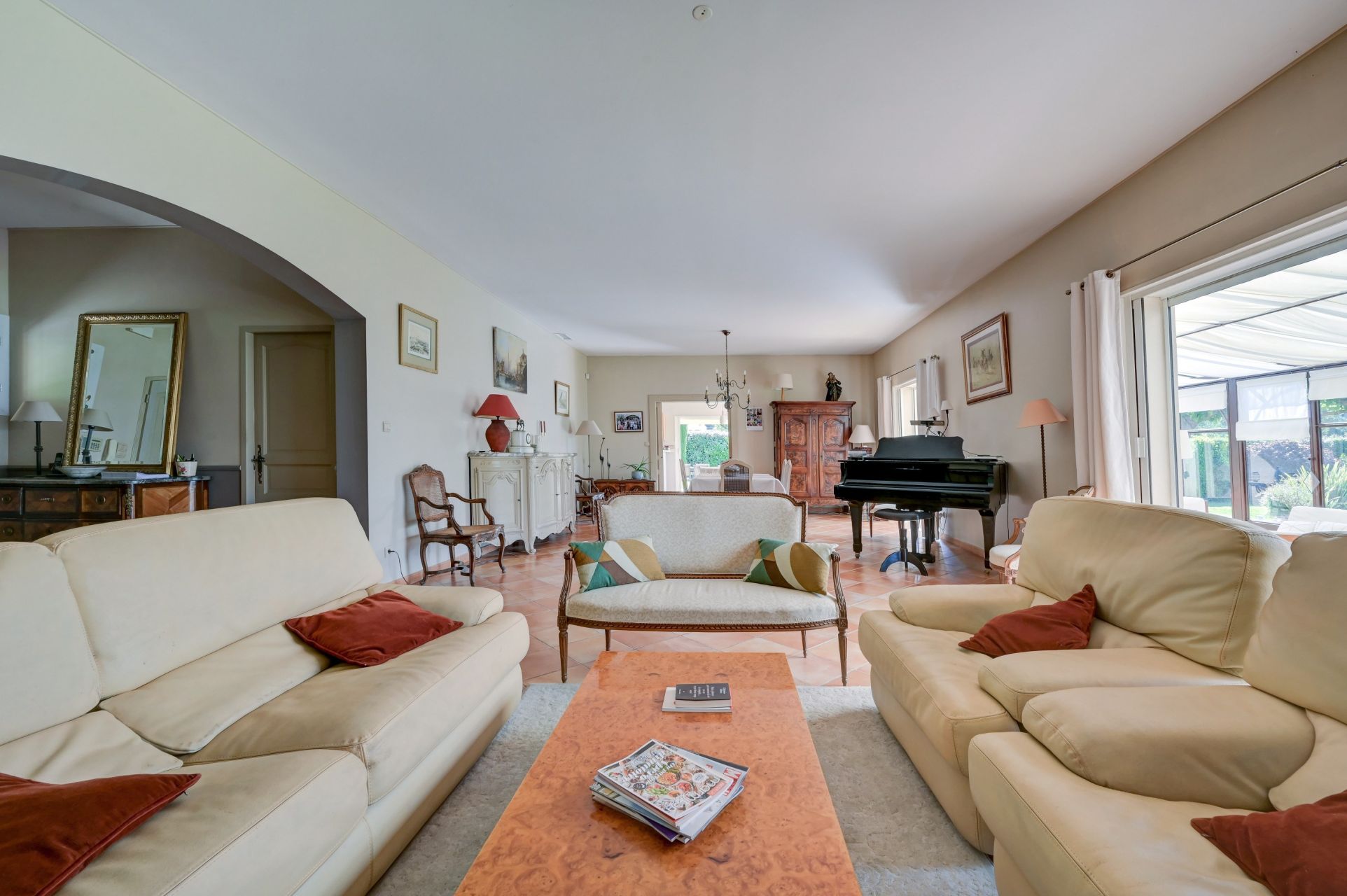 house 10 Rooms for sale on BOUC BEL AIR (13320)