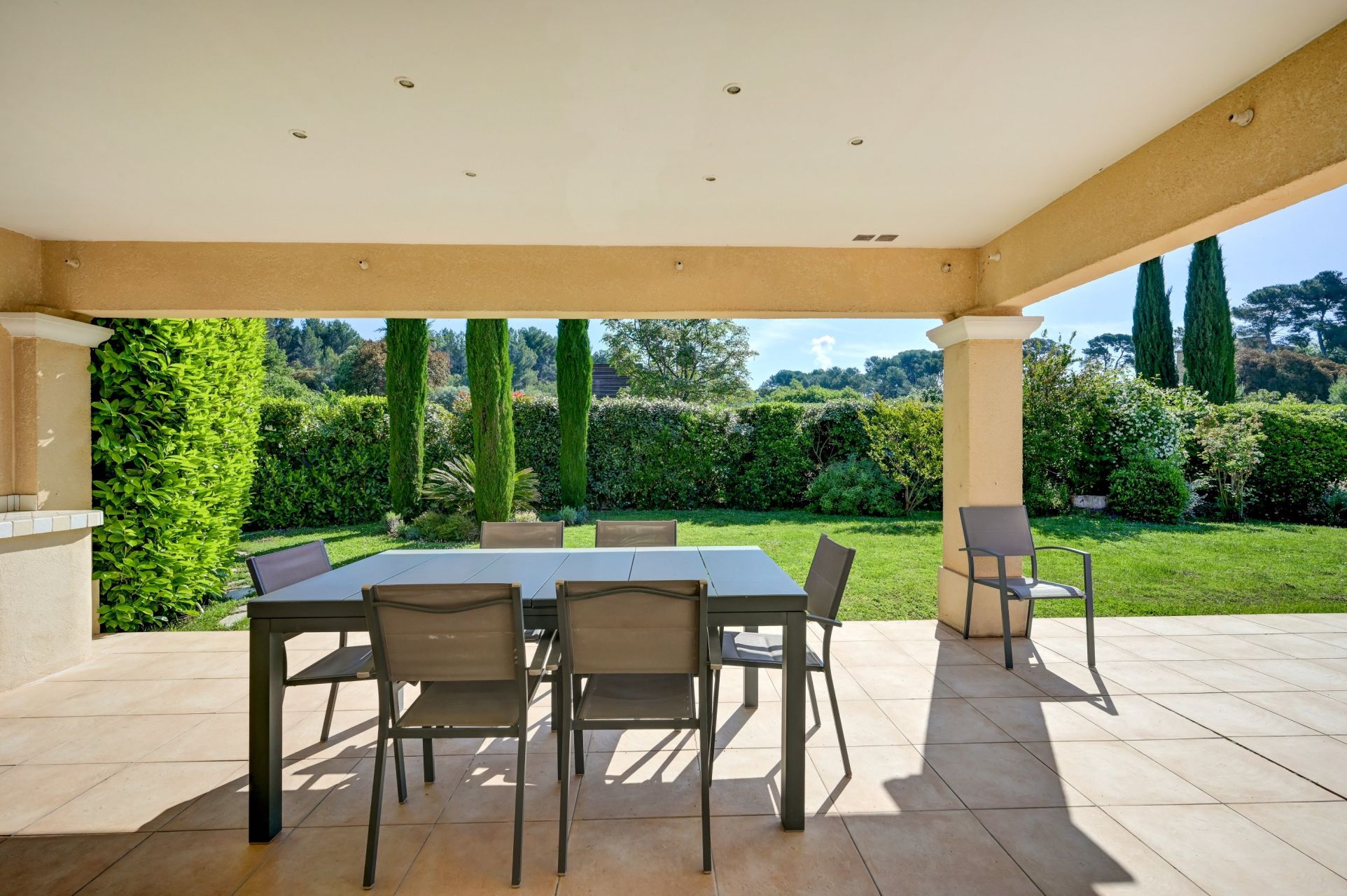 house 10 Rooms for sale on BOUC BEL AIR (13320)