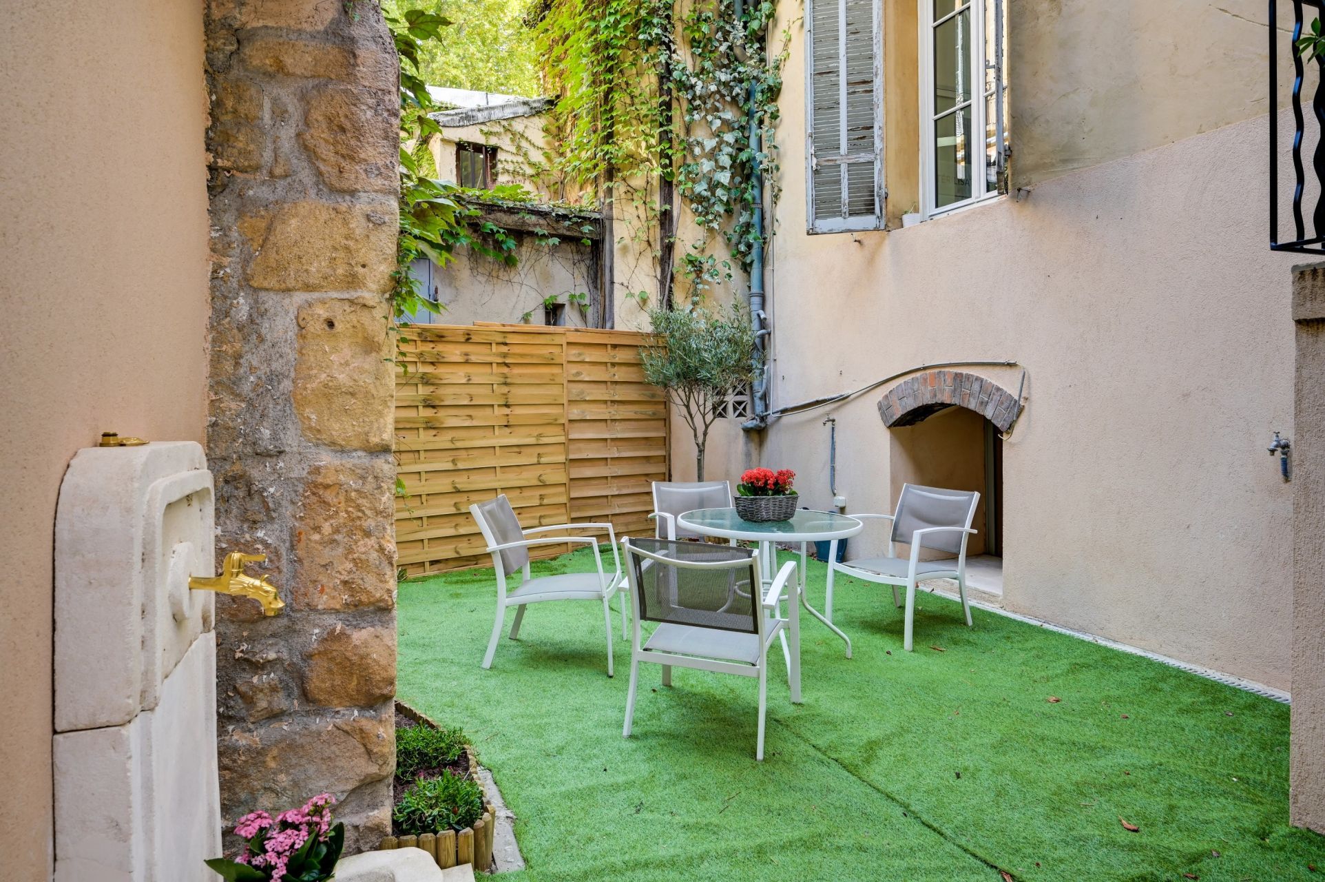 apartment 4 Rooms for sale on AIX EN PROVENCE (13100)