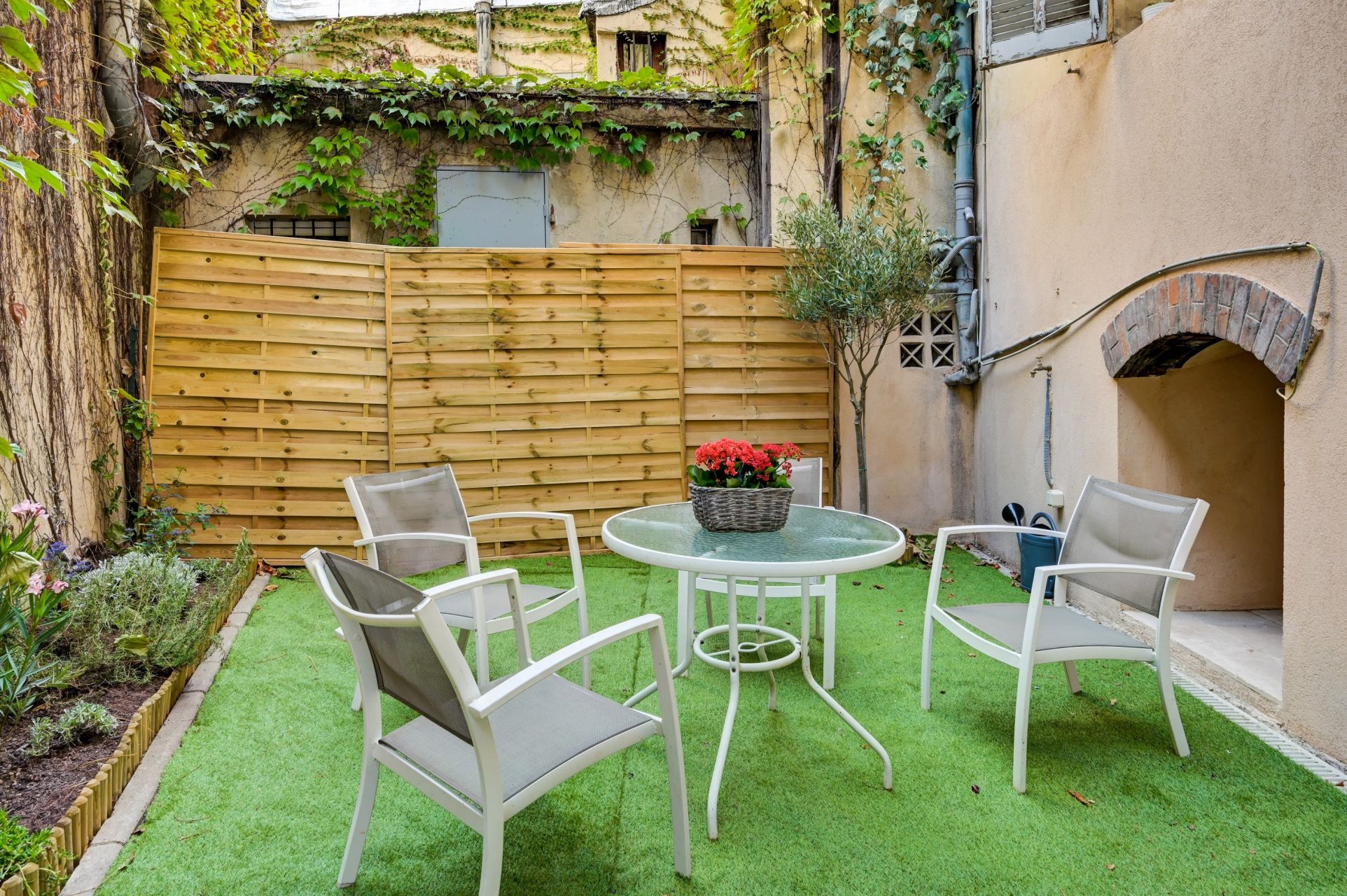 apartment 4 Rooms for sale on AIX EN PROVENCE (13100)