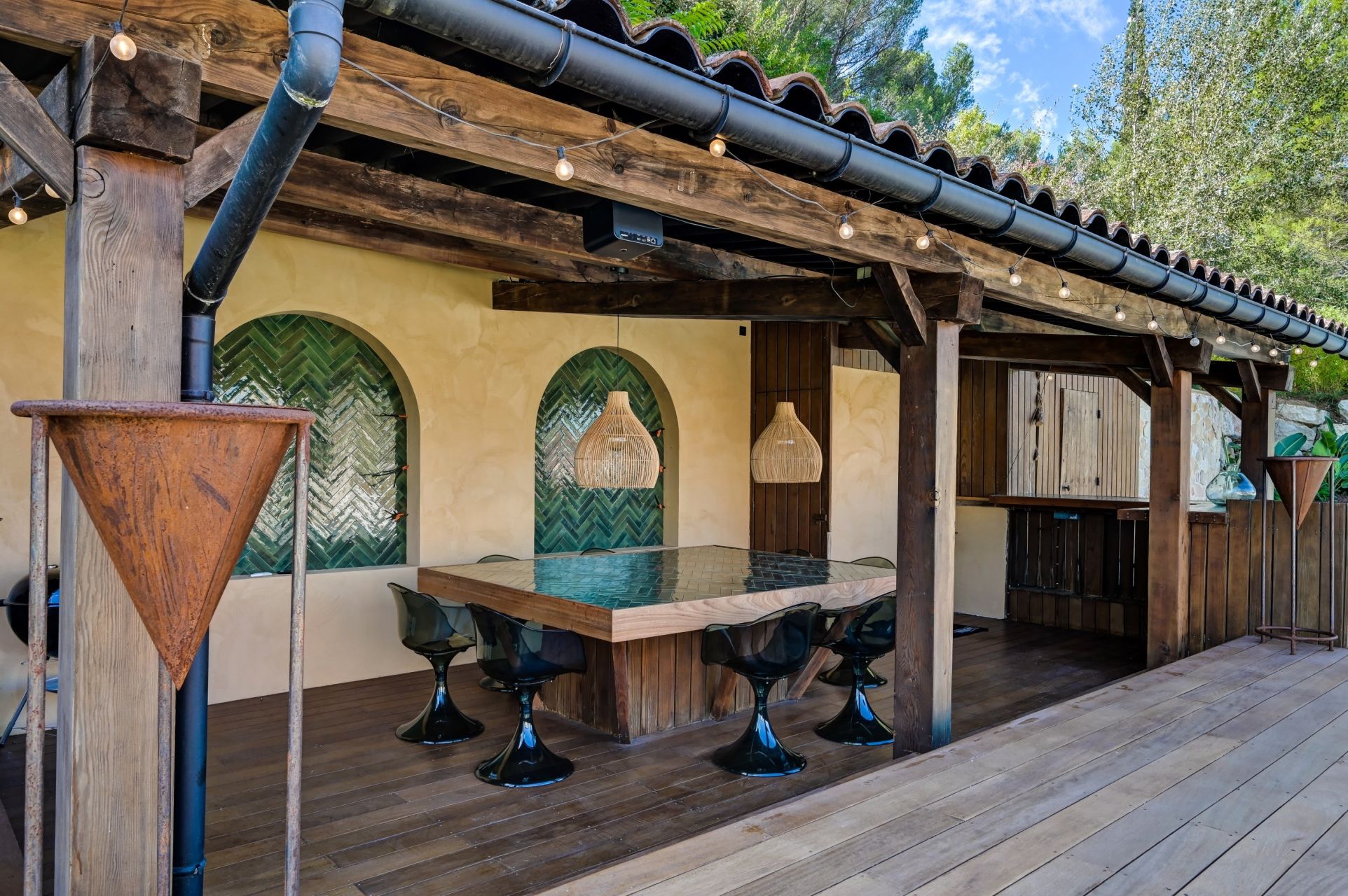 house 10 Rooms for sale on AIX EN PROVENCE (13100)