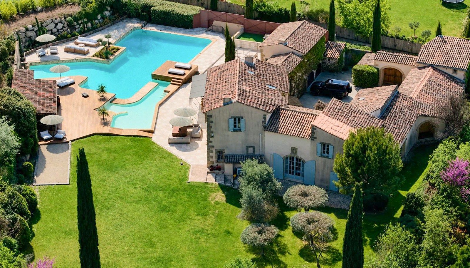 house 10 Rooms for sale on AIX EN PROVENCE (13100)