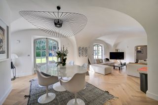 house 10 Rooms for sale on AIX EN PROVENCE (13100)