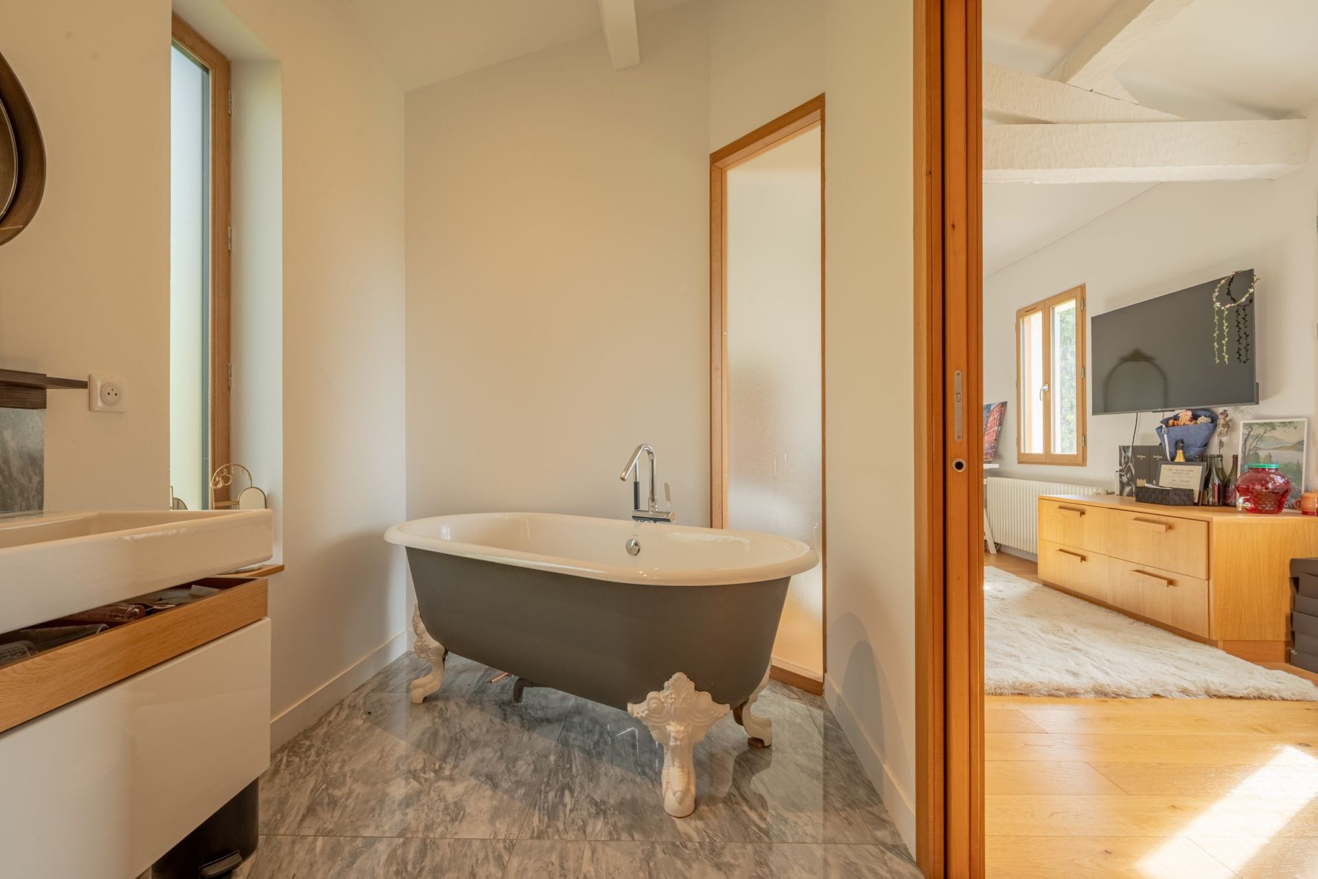 house 9 Rooms for sale on AIX EN PROVENCE (13100)