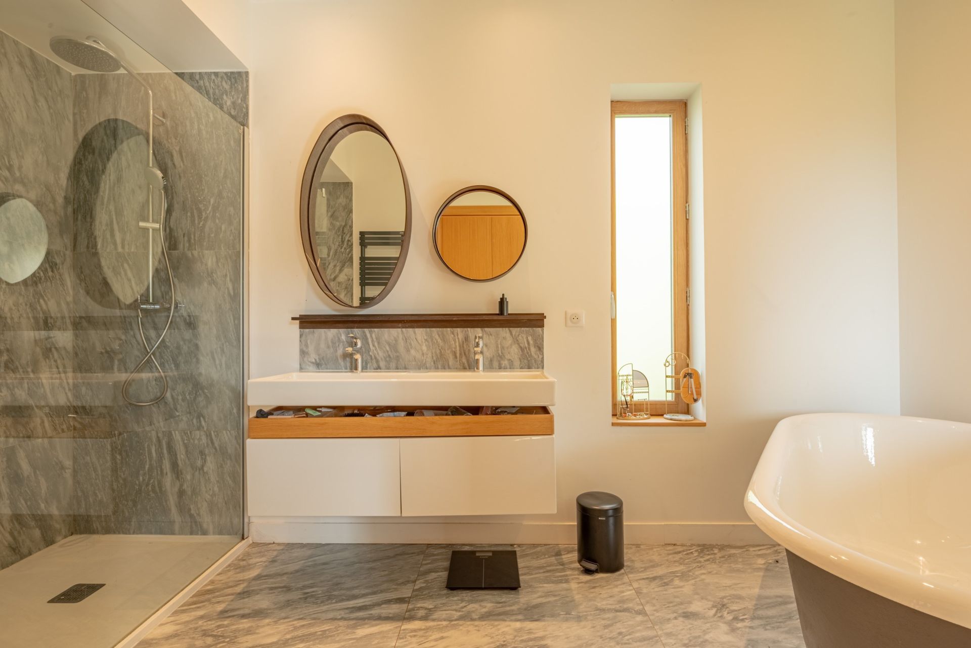 house 9 Rooms for sale on AIX EN PROVENCE (13100)