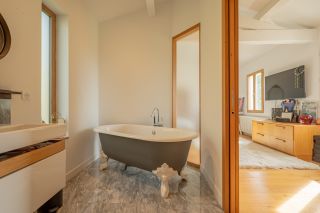 house 9 Rooms for sale on AIX EN PROVENCE (13100)