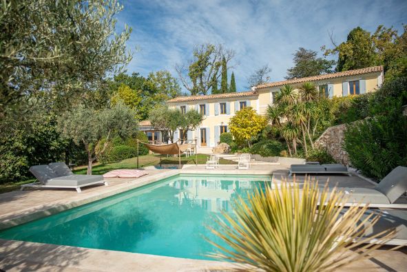 Sale House Aix-en-Provence 9 Rooms 302 m²