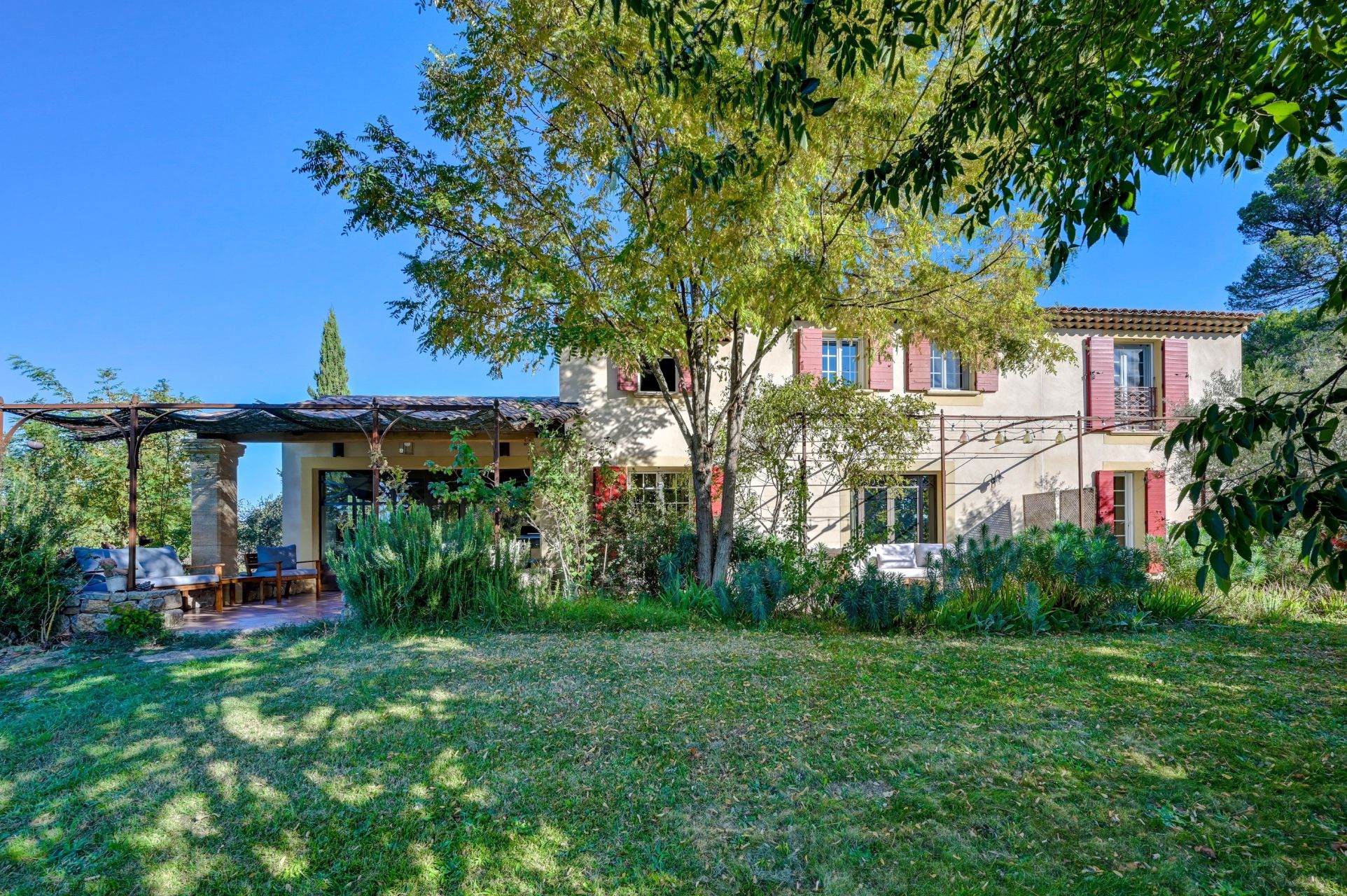 house 8 Rooms for sale on AIX EN PROVENCE (13100)