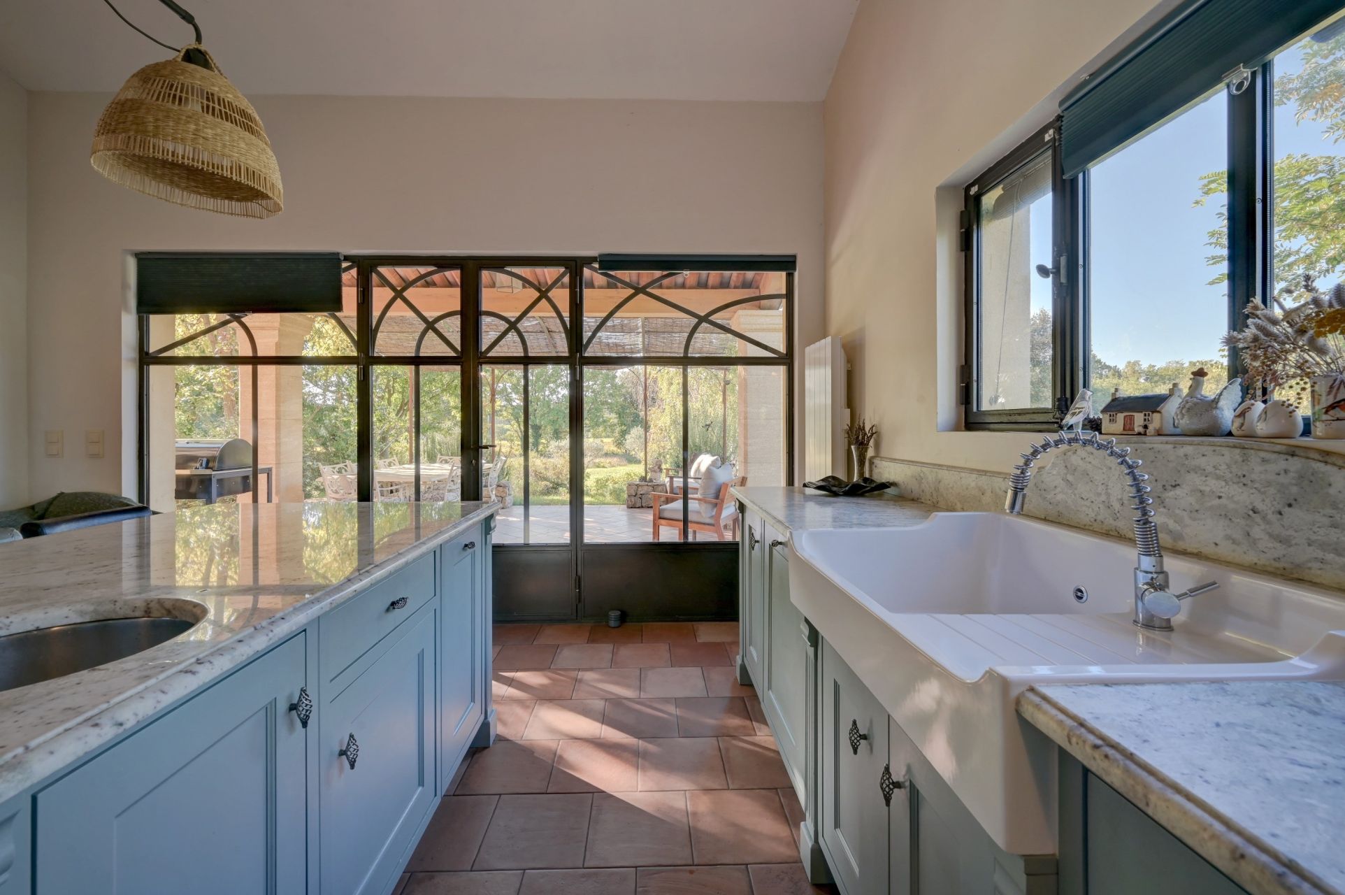 house 8 Rooms for sale on AIX EN PROVENCE (13100)