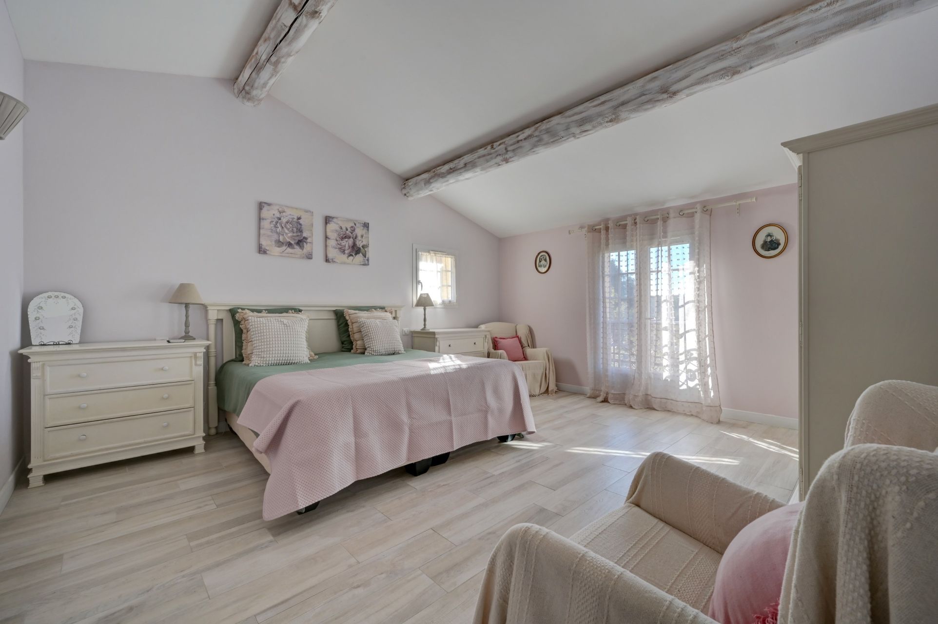house 8 Rooms for sale on AIX EN PROVENCE (13100)