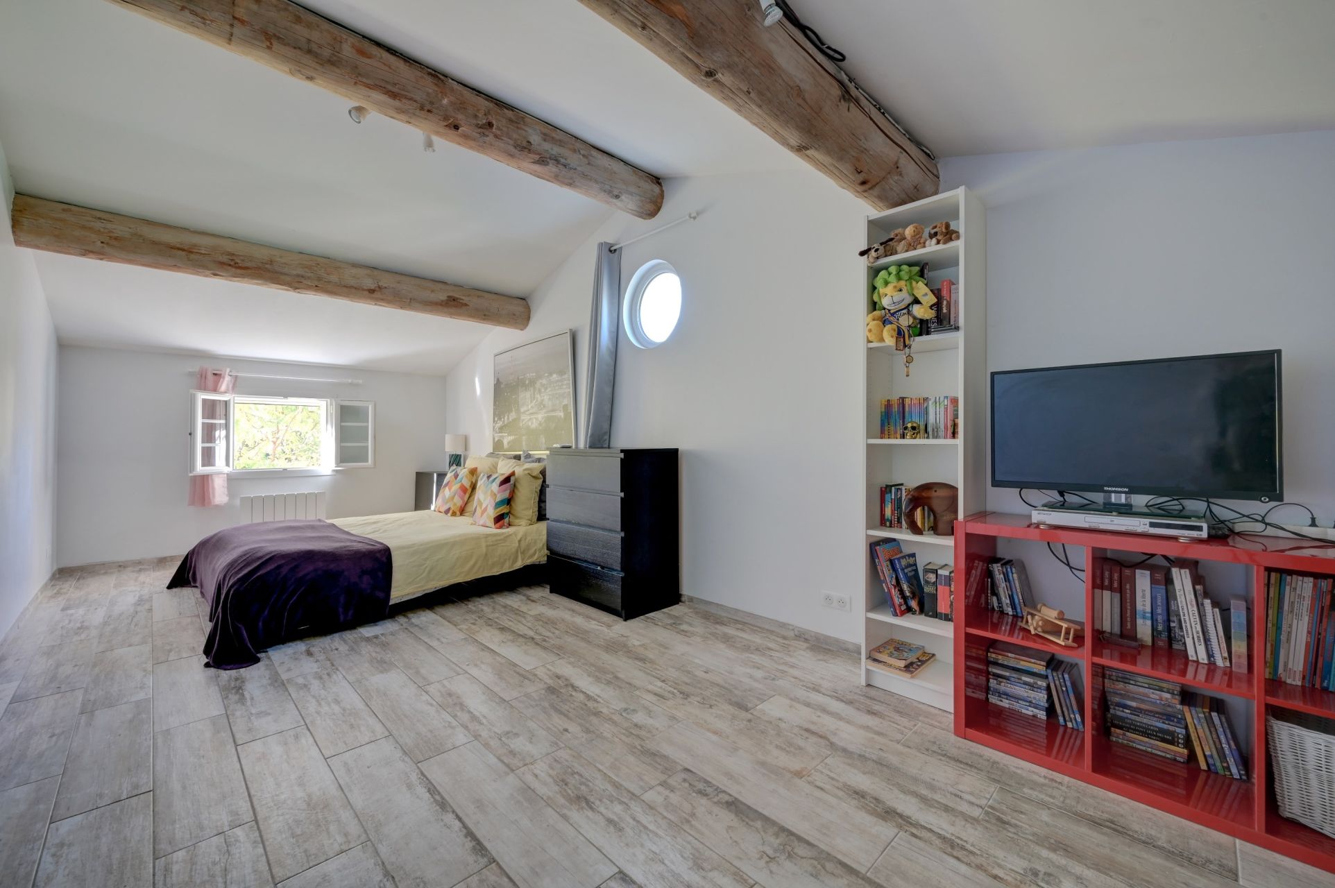 house 8 Rooms for sale on AIX EN PROVENCE (13100)