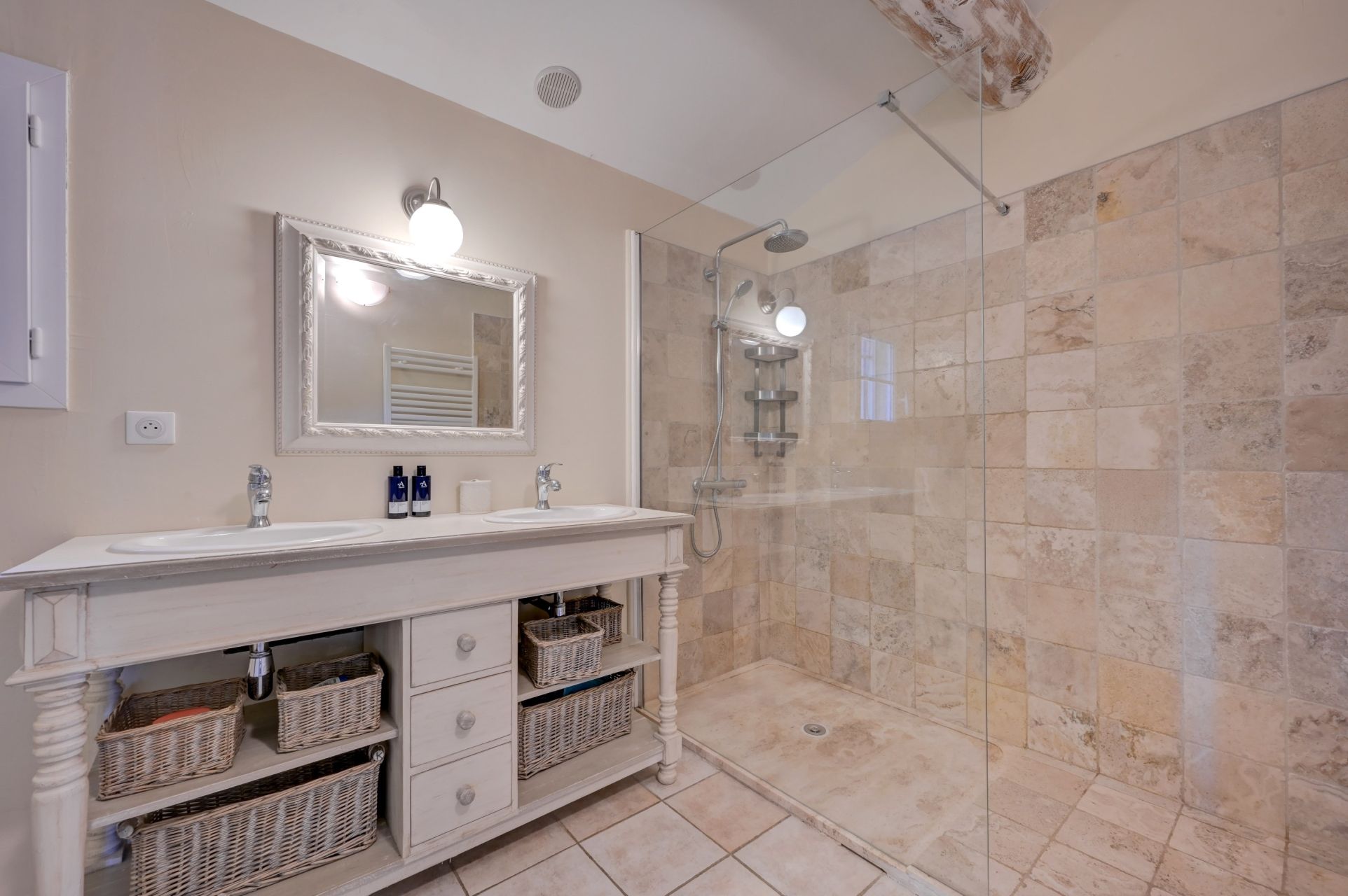 house 8 Rooms for sale on AIX EN PROVENCE (13100)