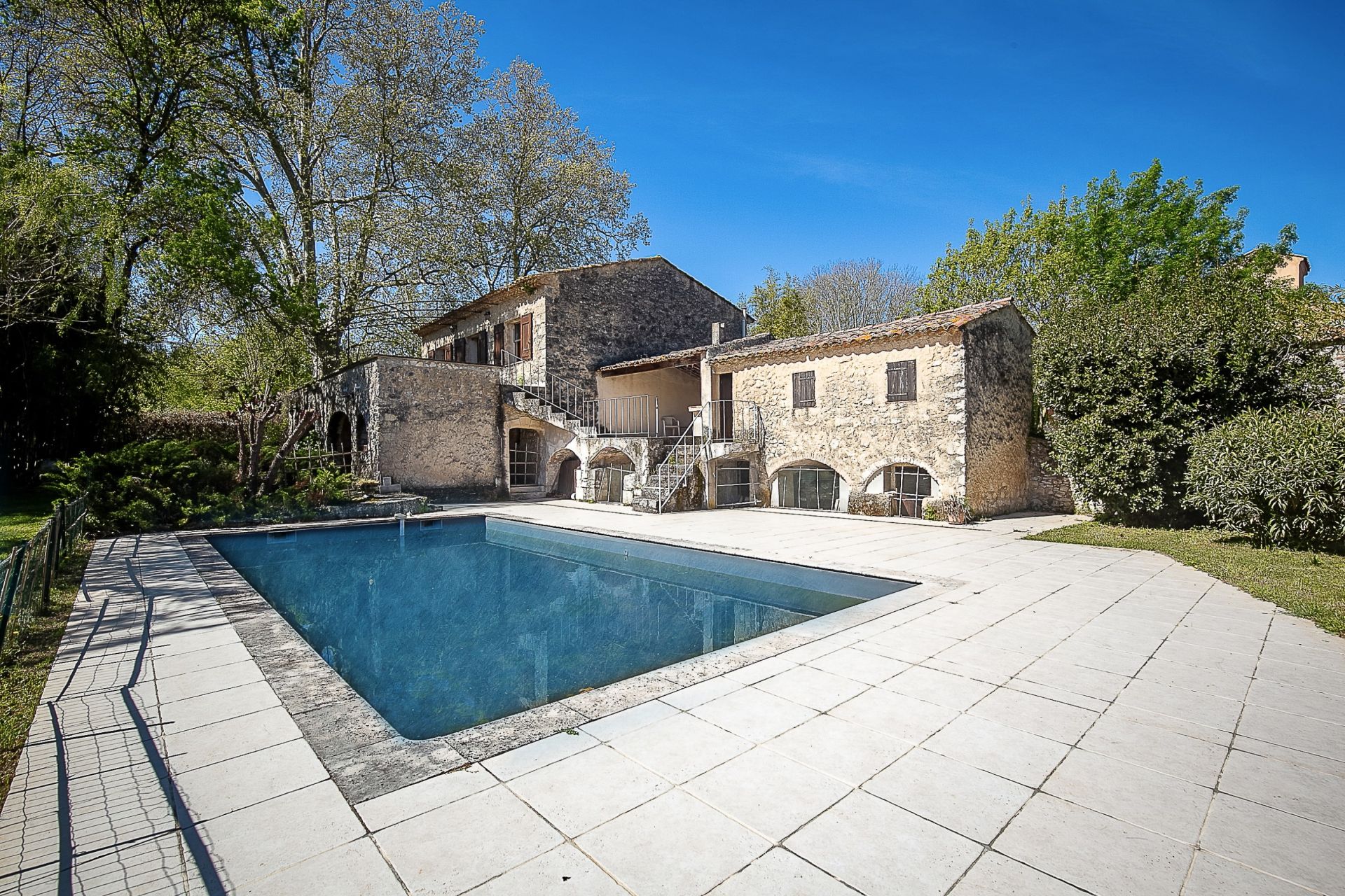 house 10 Rooms for sale on FUVEAU (13710)