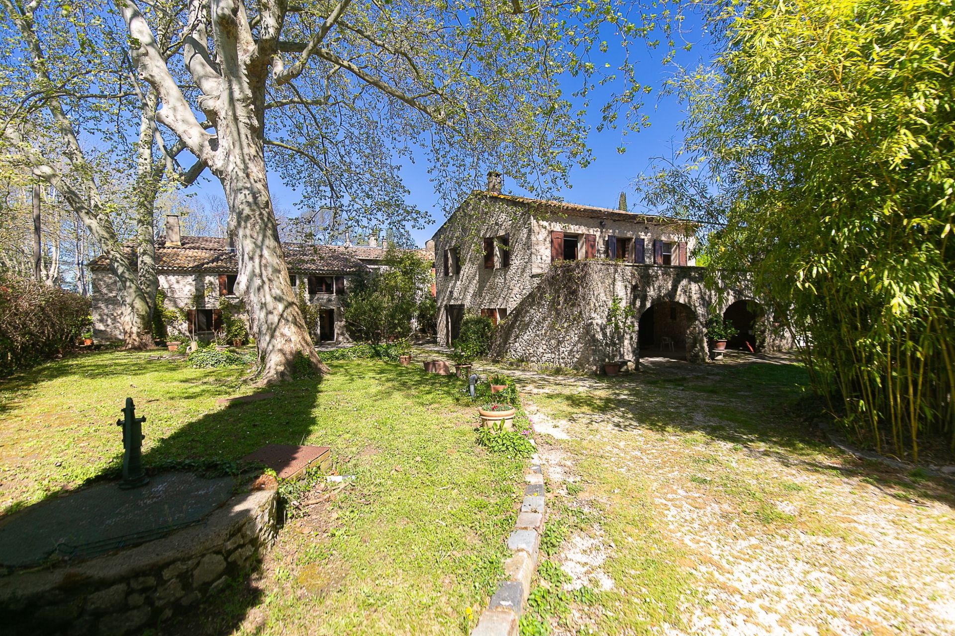 house 10 Rooms for sale on FUVEAU (13710)