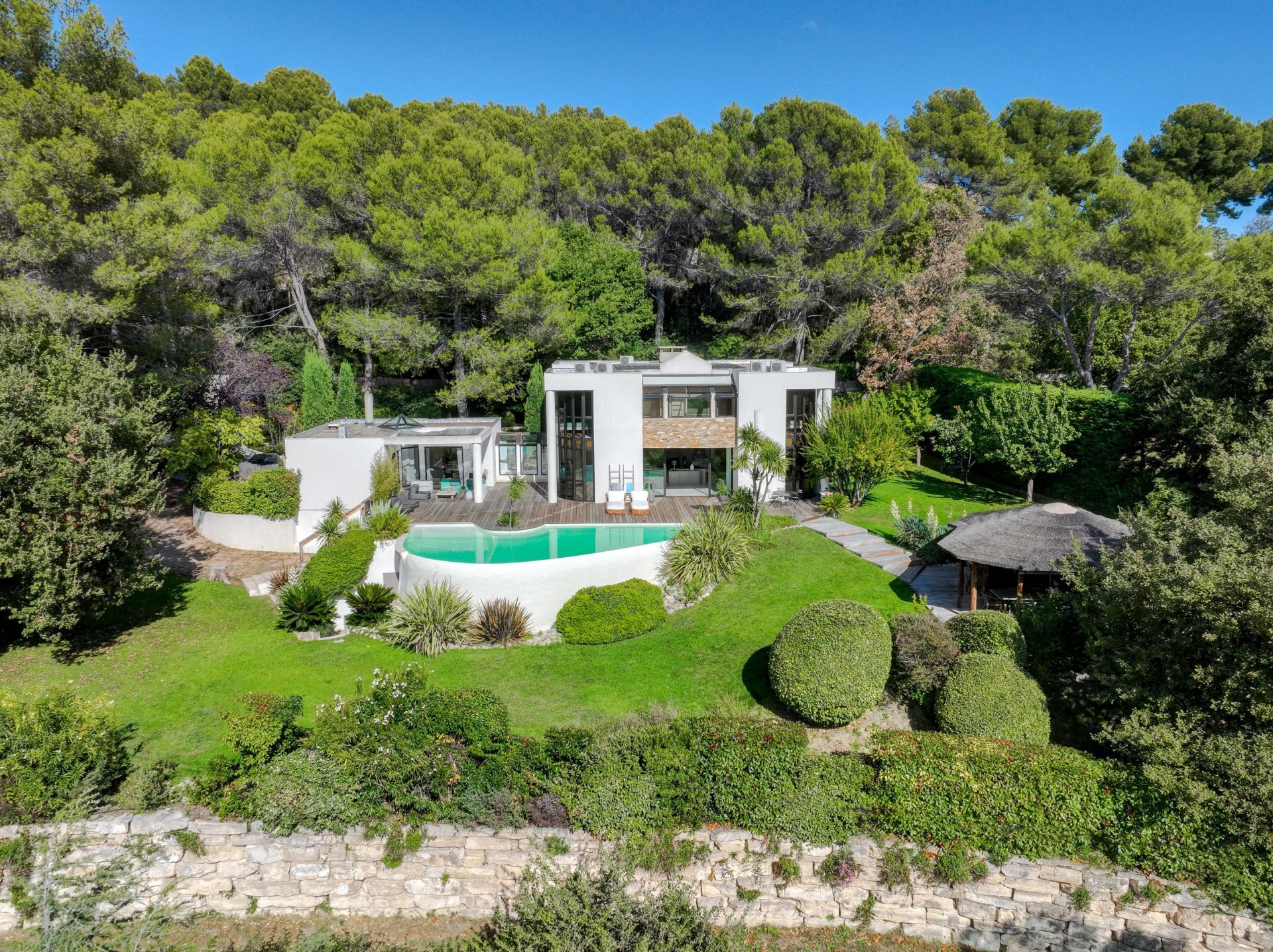 maison 6 Pièces en vente sur EGUILLES (13510)