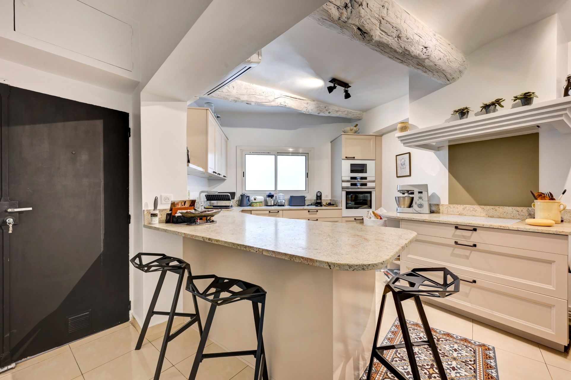 apartment 5 Rooms for sale on AIX EN PROVENCE (13100)
