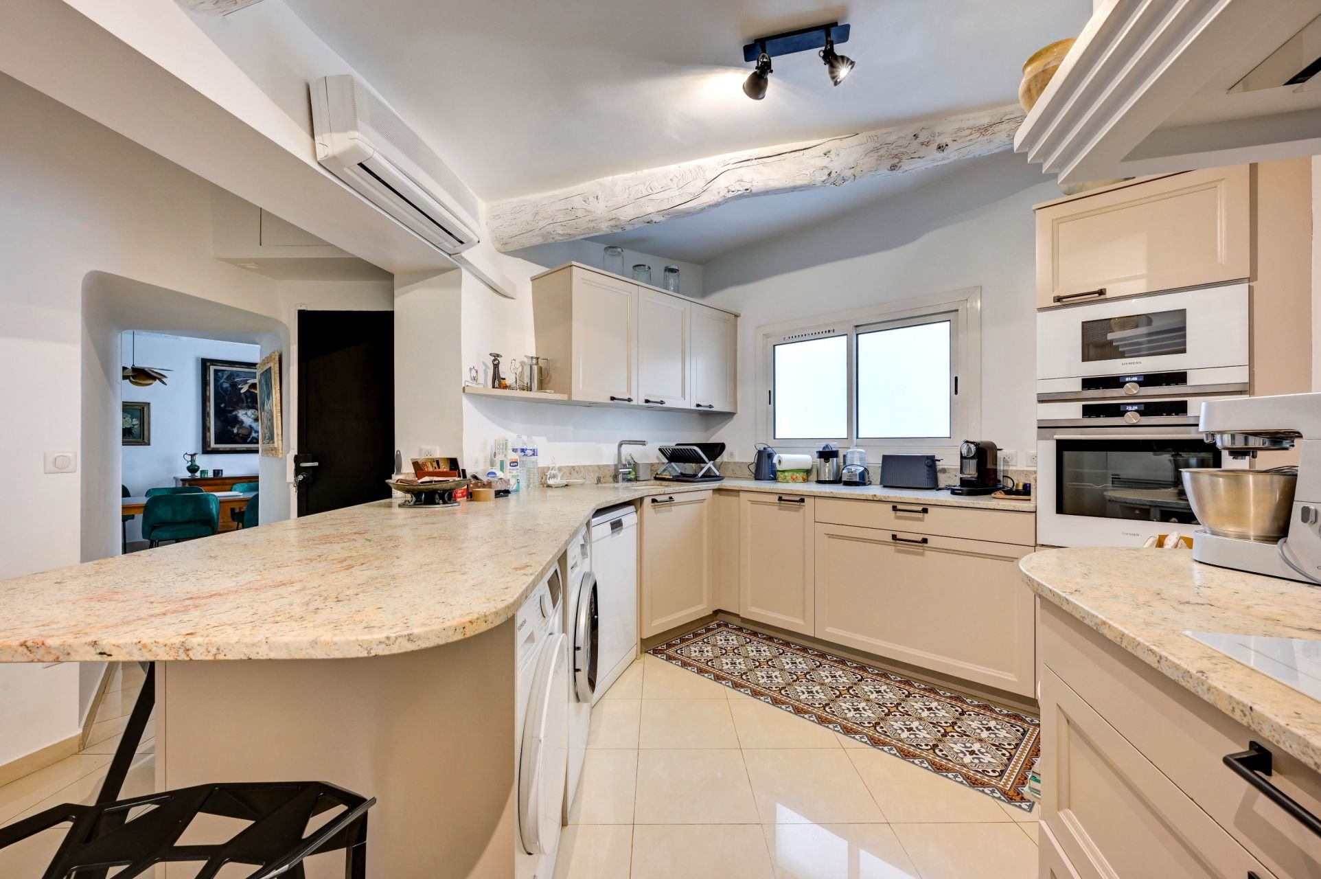 apartment 5 Rooms for sale on AIX EN PROVENCE (13100)