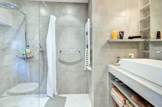 apartment 5 Rooms for sale on AIX EN PROVENCE (13100)