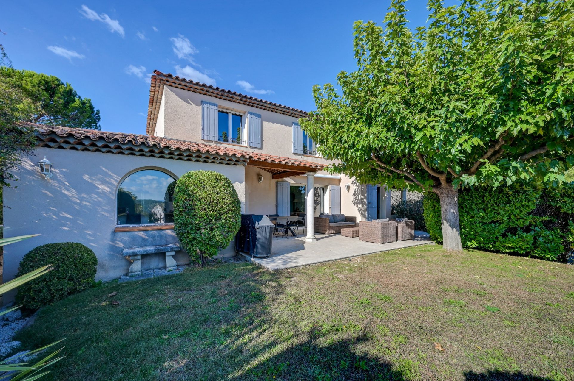 house 5 Rooms for sale on EGUILLES (13510)