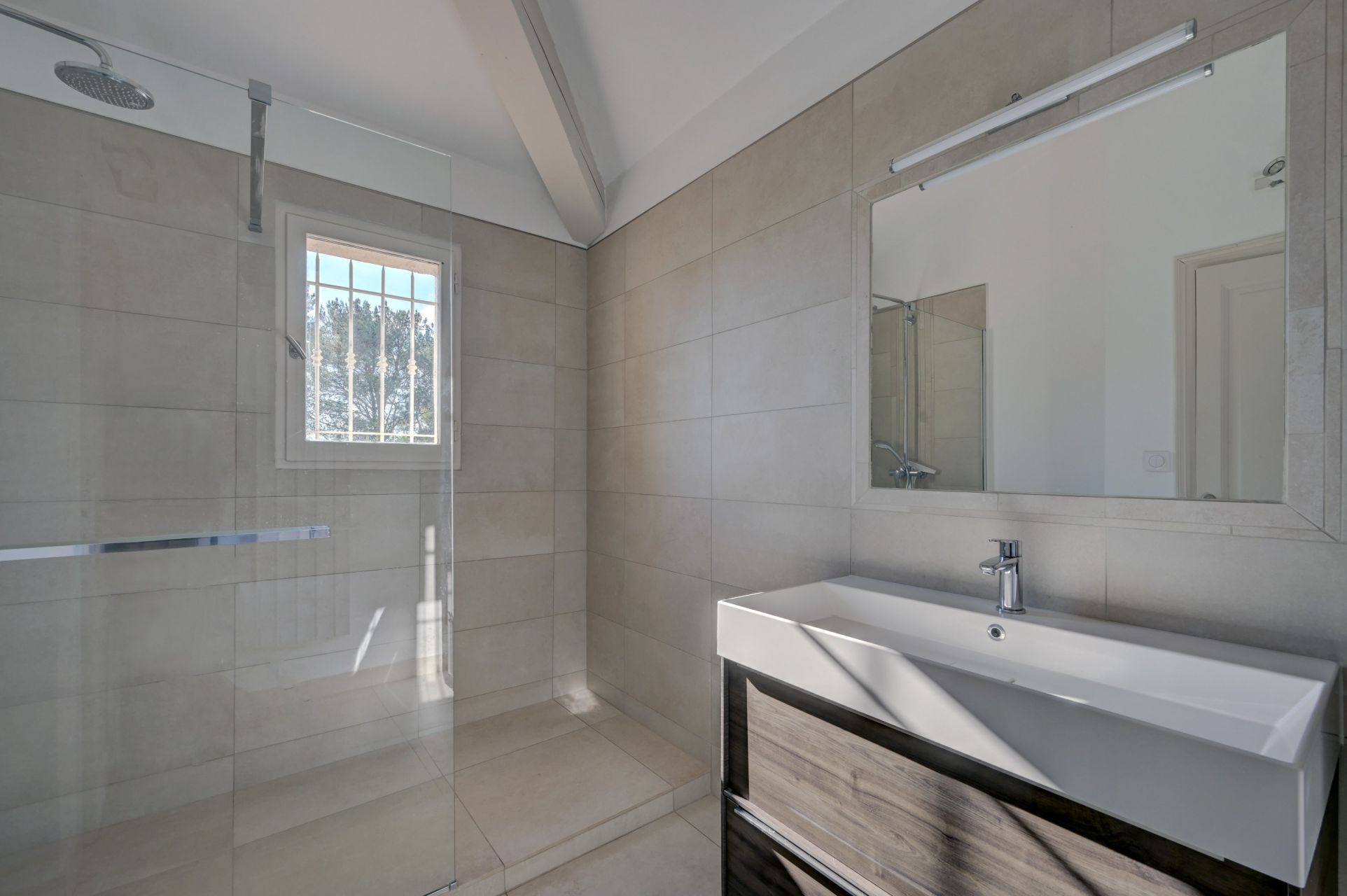 house 5 Rooms for sale on EGUILLES (13510)