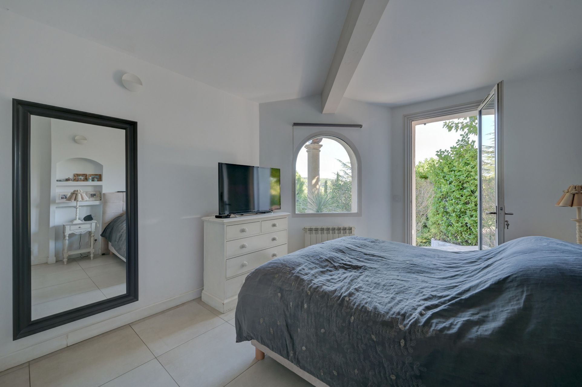 house 5 Rooms for sale on EGUILLES (13510)