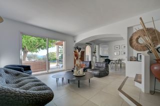 house 5 Rooms for sale on EGUILLES (13510)