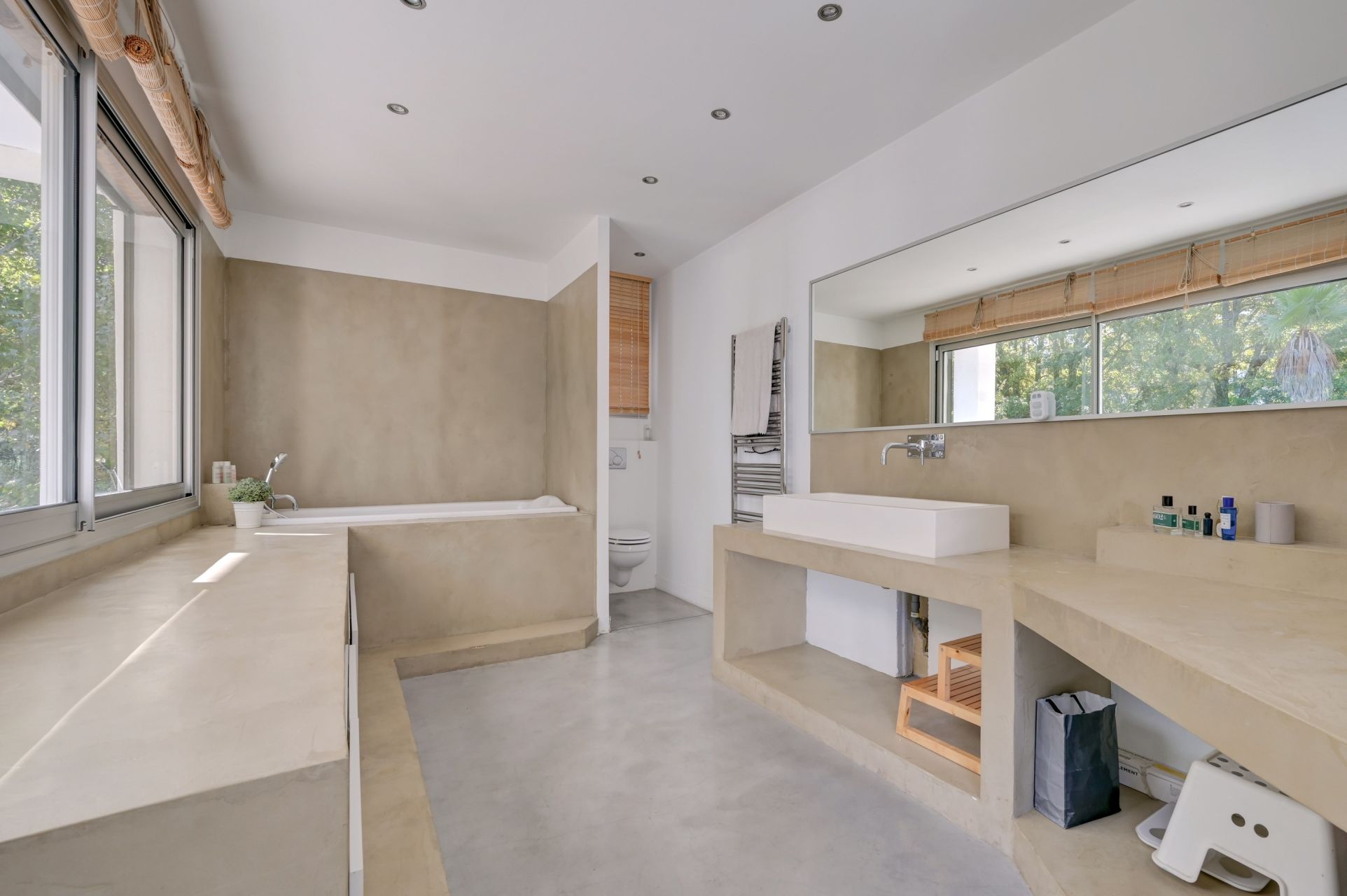 house 5 Rooms for sale on AIX EN PROVENCE (13100)