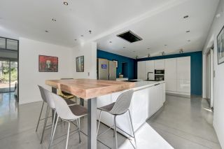 house 5 Rooms for sale on AIX EN PROVENCE (13100)