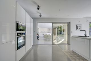 house 5 Rooms for sale on AIX EN PROVENCE (13100)