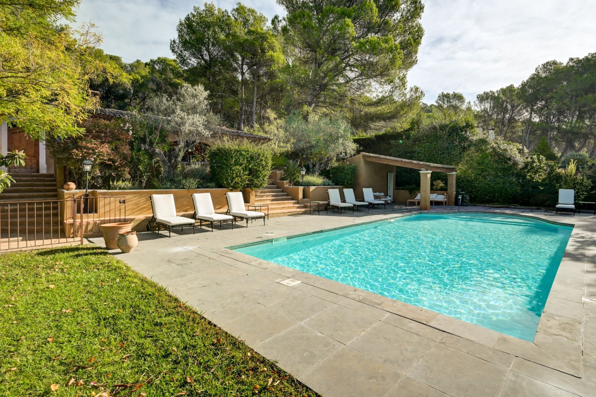 maison 8 Pièces en location sur AIX EN PROVENCE (13100)