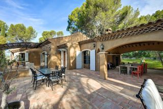 maison 8 Pièces en location sur AIX EN PROVENCE (13100)