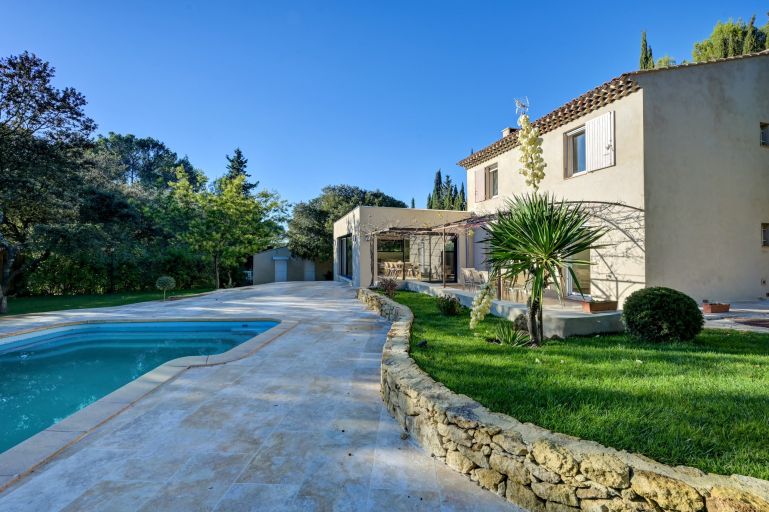 house 5 Rooms for sale on AIX EN PROVENCE (13100)