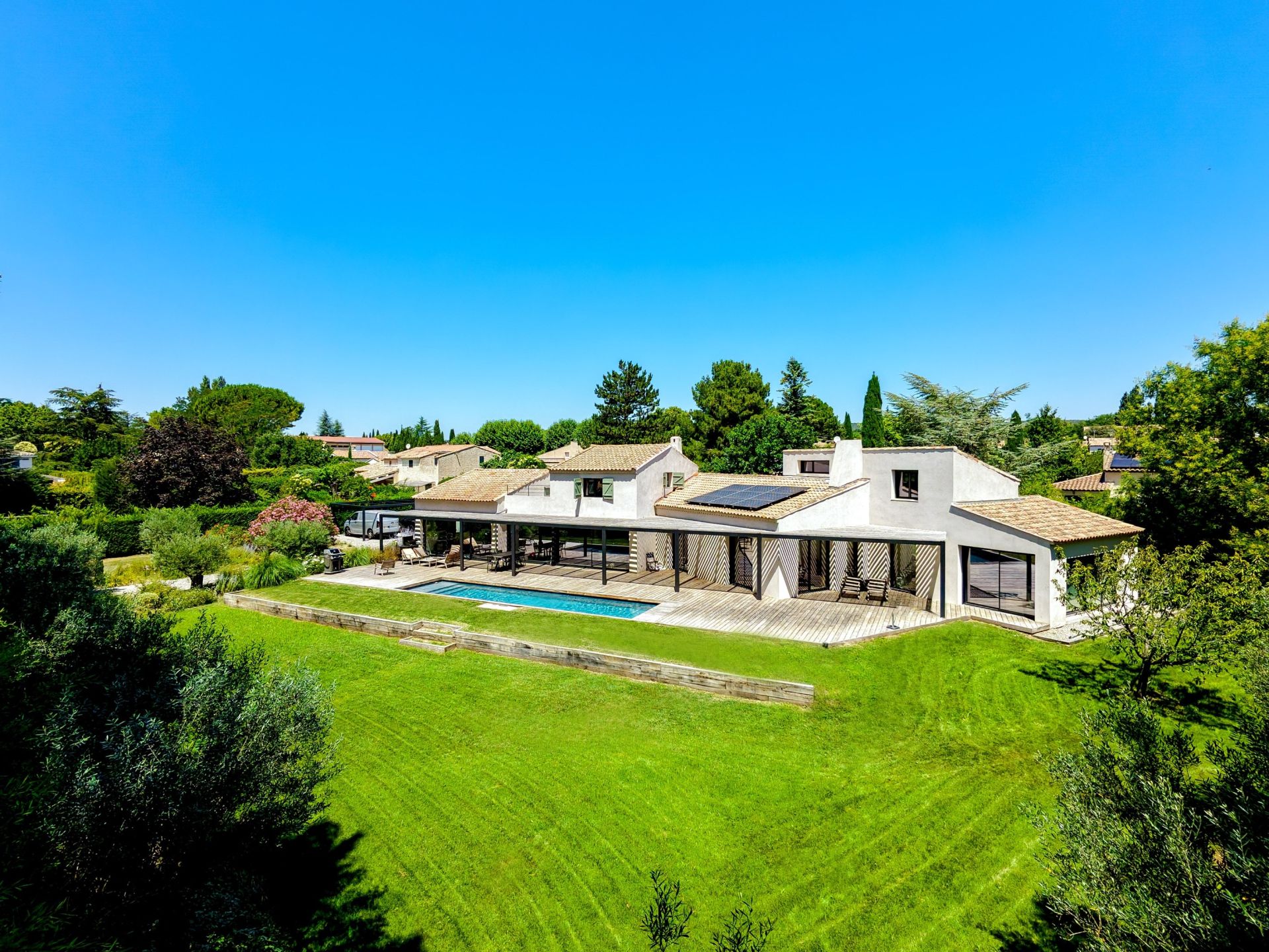 townhouse 8 Rooms for sale on AIX EN PROVENCE (13100)