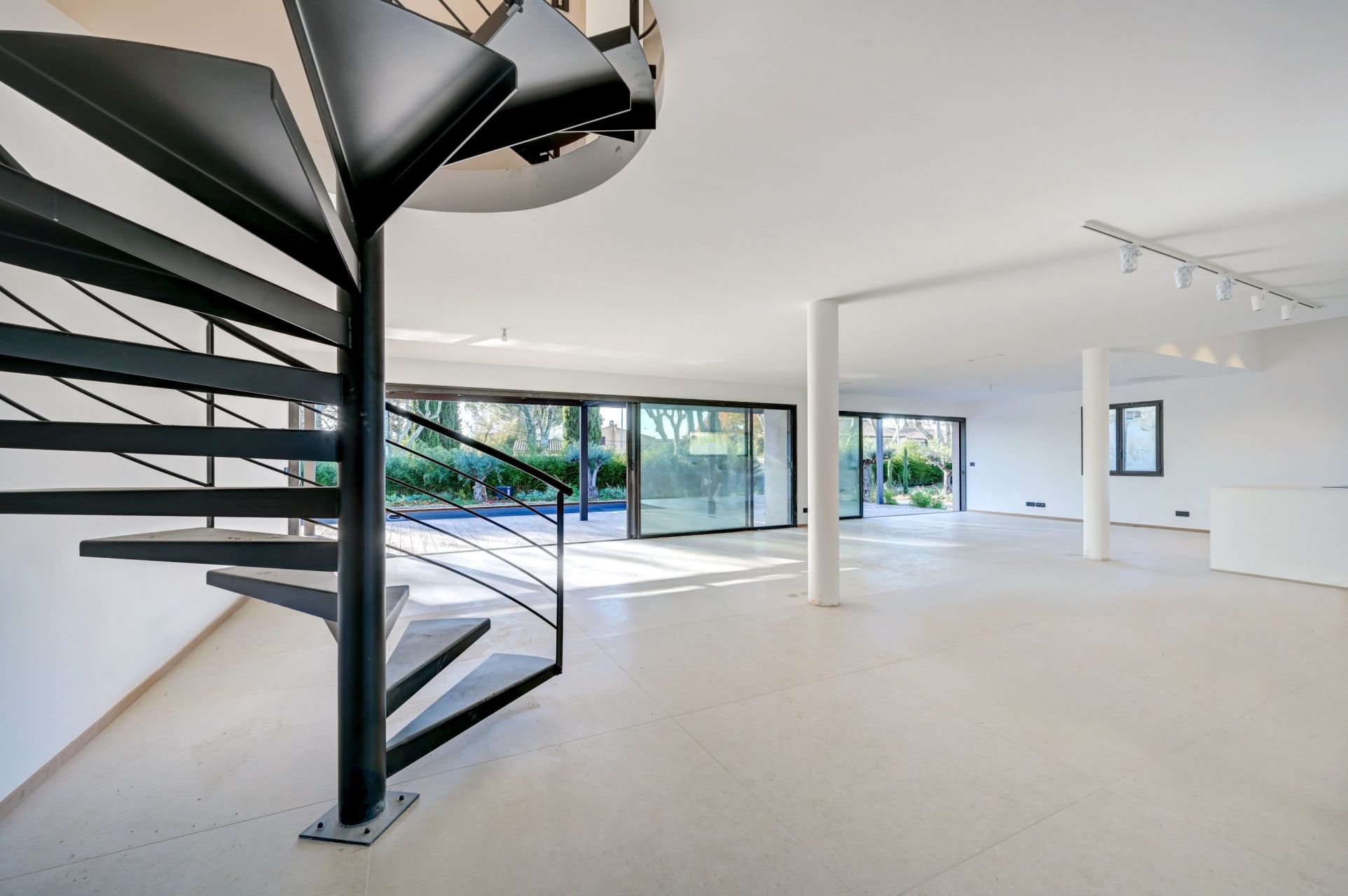 townhouse 8 Rooms for sale on AIX EN PROVENCE (13100)