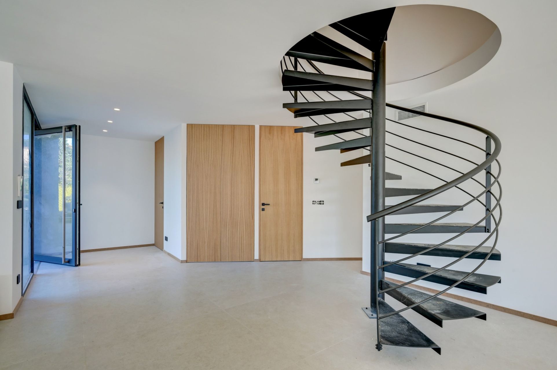 townhouse 8 Rooms for sale on AIX EN PROVENCE (13100)
