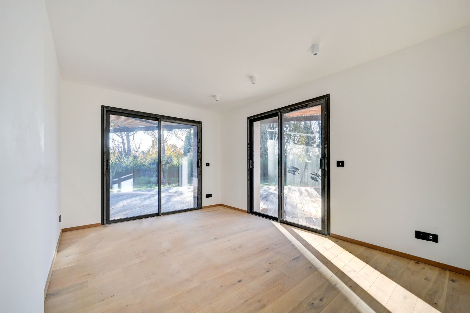 townhouse 8 Rooms for sale on AIX EN PROVENCE (13100)