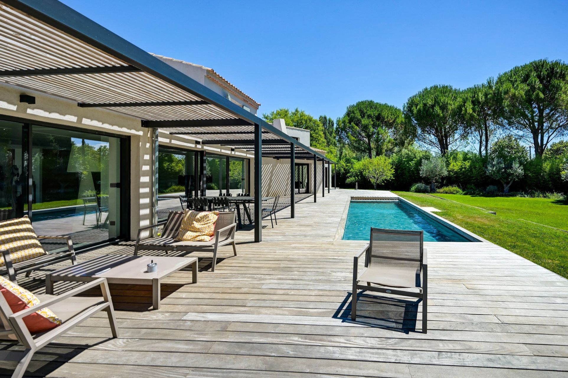 townhouse 8 Rooms for sale on AIX EN PROVENCE (13100)
