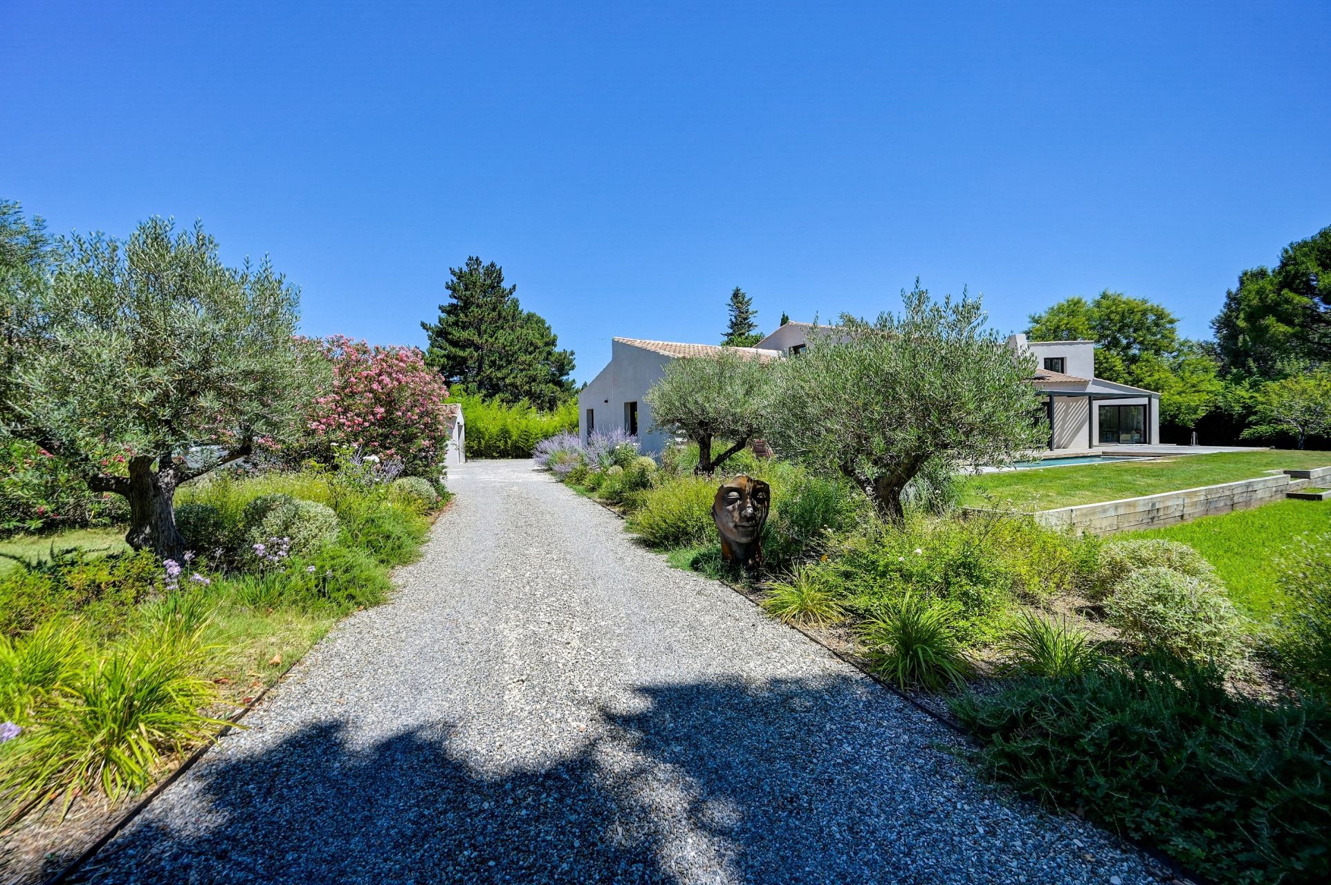 townhouse 8 Rooms for sale on AIX EN PROVENCE (13100)