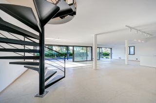 townhouse 8 Rooms for sale on AIX EN PROVENCE (13100)