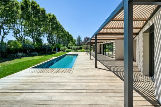 townhouse 8 Rooms for sale on AIX EN PROVENCE (13100)