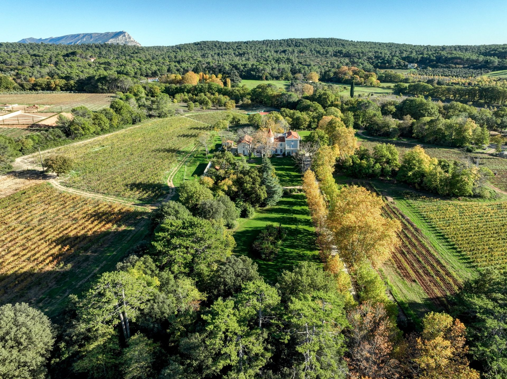 house 12 Rooms for sale on AIX EN PROVENCE (13100)