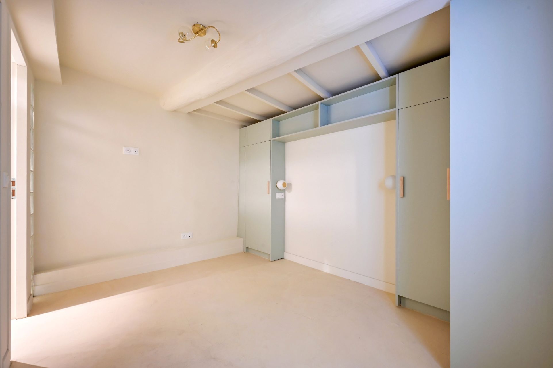 apartment 4 Rooms for sale on AIX EN PROVENCE (13100)