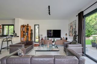 house 4 Rooms for sale on AIX EN PROVENCE (13090)