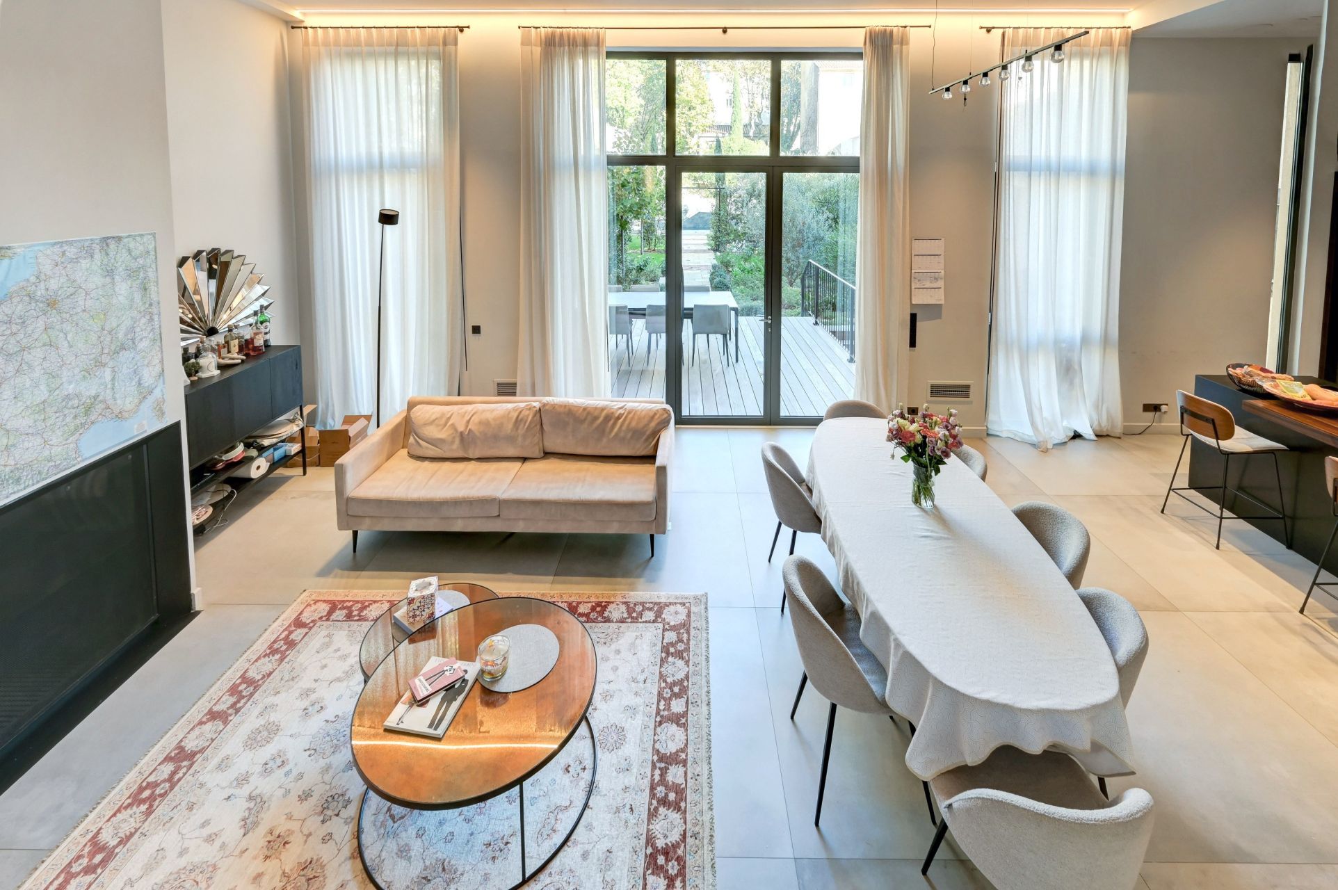 house 8 Rooms for sale on AIX EN PROVENCE (13100)